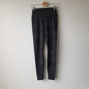 Alo Women's High Rise Green Camo Leggings size S